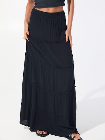 Pull&Bear Skirt in Black: front