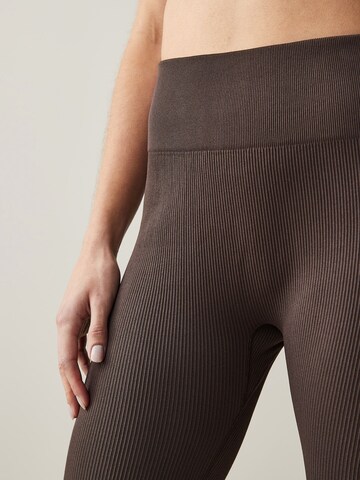Skinny Leggings di Next in marrone