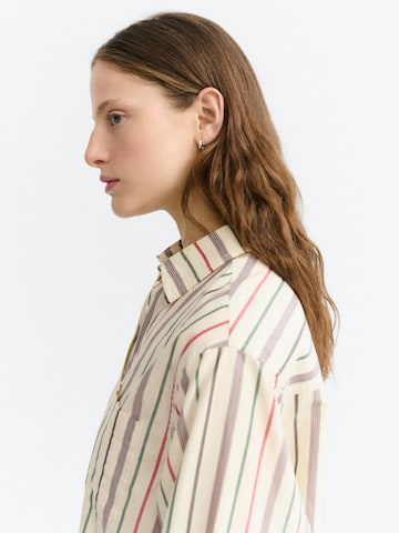 Chemisier 'ODELIA' Thinking MU en beige : sur le côté