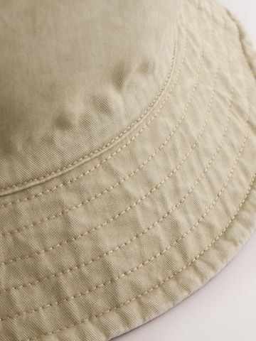 Next Шапка с периферия в бежово