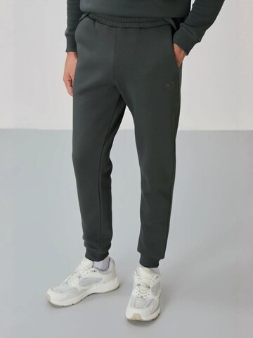 Completo per l'allenamento di Tommy Life in verde