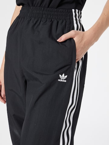 ADIDAS ORIGINALS Loosefit Broek 'Adicolor Classics Lock-Up' in Zwart