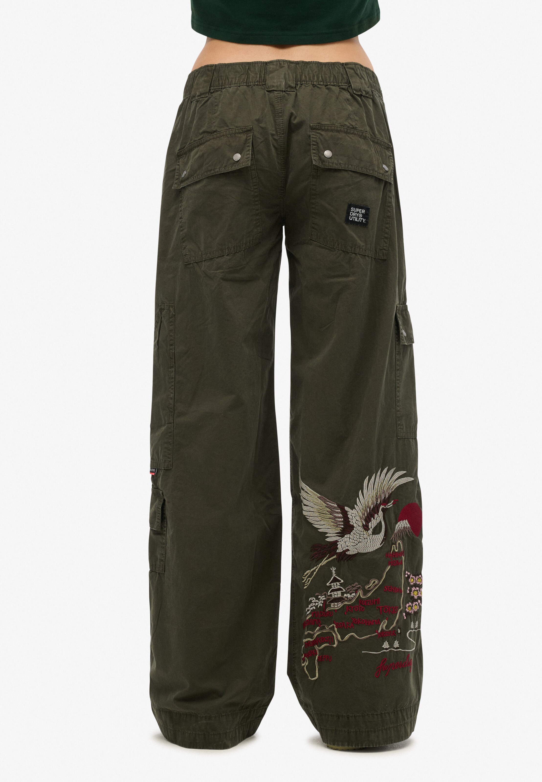 Loosefit Pantalon cargo Superdry & Co en vert : devant