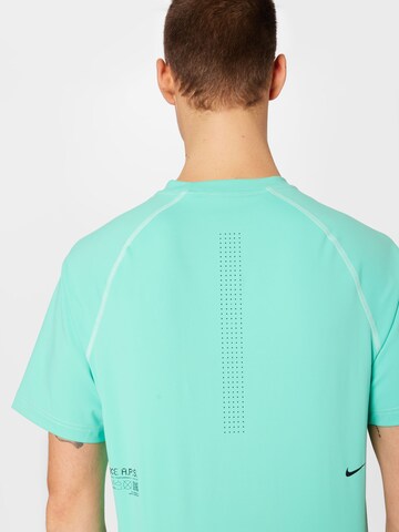 Tricou funcțional 'Axis' de la NIKE pe verde