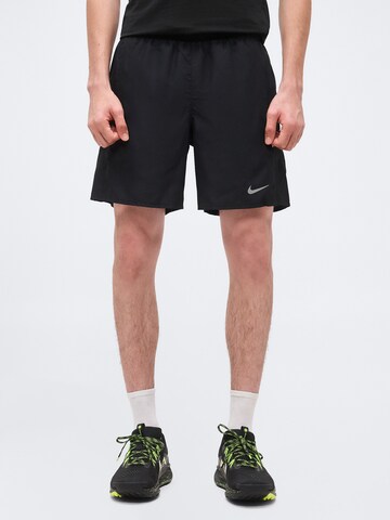 NIKE Regular Sportshorts 'MILER' in Schwarz: Vorderseite