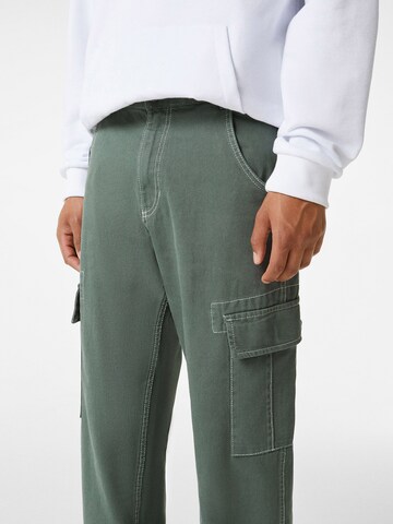 Regular Pantaloni cu buzunare de la Bershka pe gri