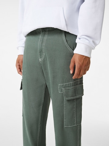 Regular Pantalon cargo Bershka en gris