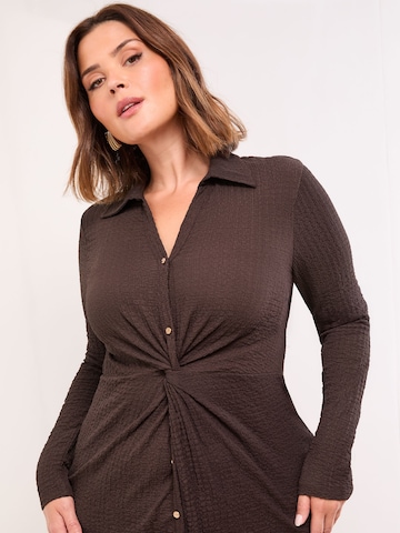 Rochie de la Lipsy pe maro