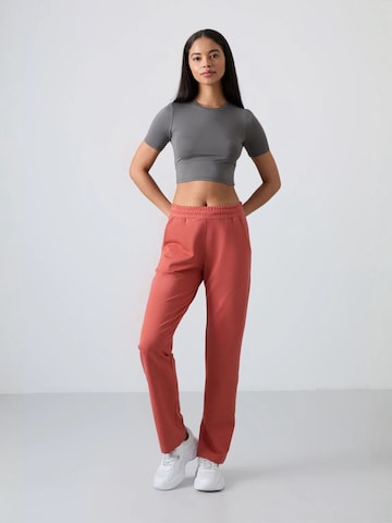 Tommy Life Regular Workout Pants in Red