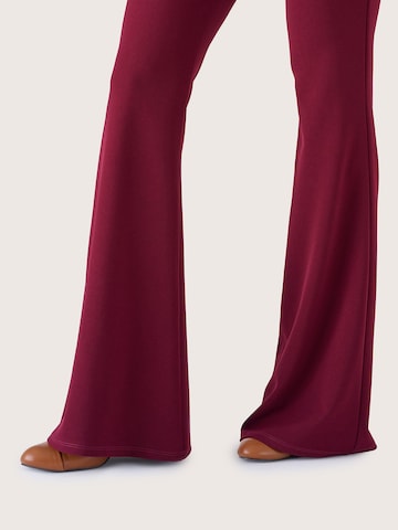Camomilla Flared Hose 'VICTORIAE' in Rot