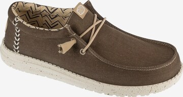 Chaussure basse 'Hey Dude Wally' HEY DUDE en marron : devant