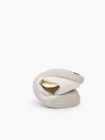 Pisamonas First-Step Shoes in White