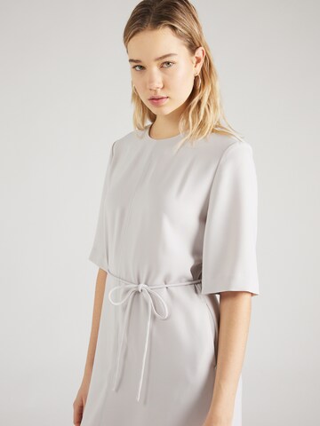 Abito di Calvin Klein in grigio