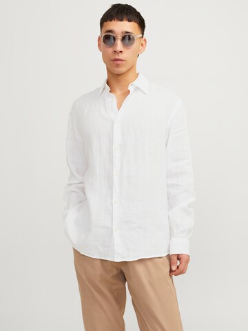 Coupe regular Chemise 'JPRCCLawrence' JACK & JONES en blanc : devant