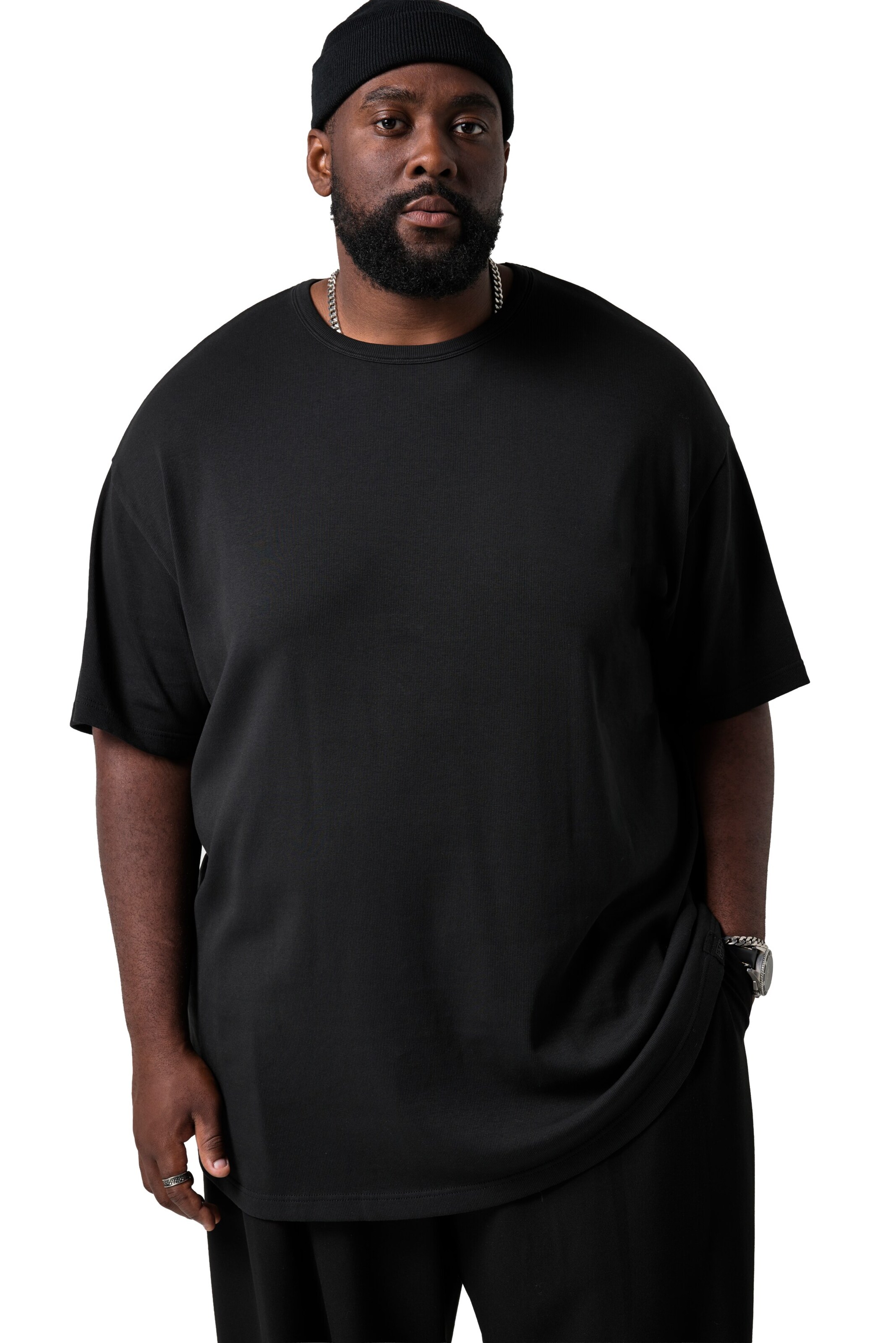 STHUGE T-Shirt in Schwarz: Vorderseite