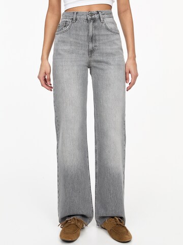 Loosefit Jean Pull&Bear en gris : devant