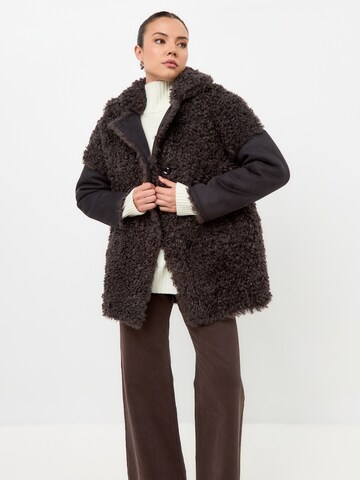 Manteau d’hiver CESARE GASPARI en marron