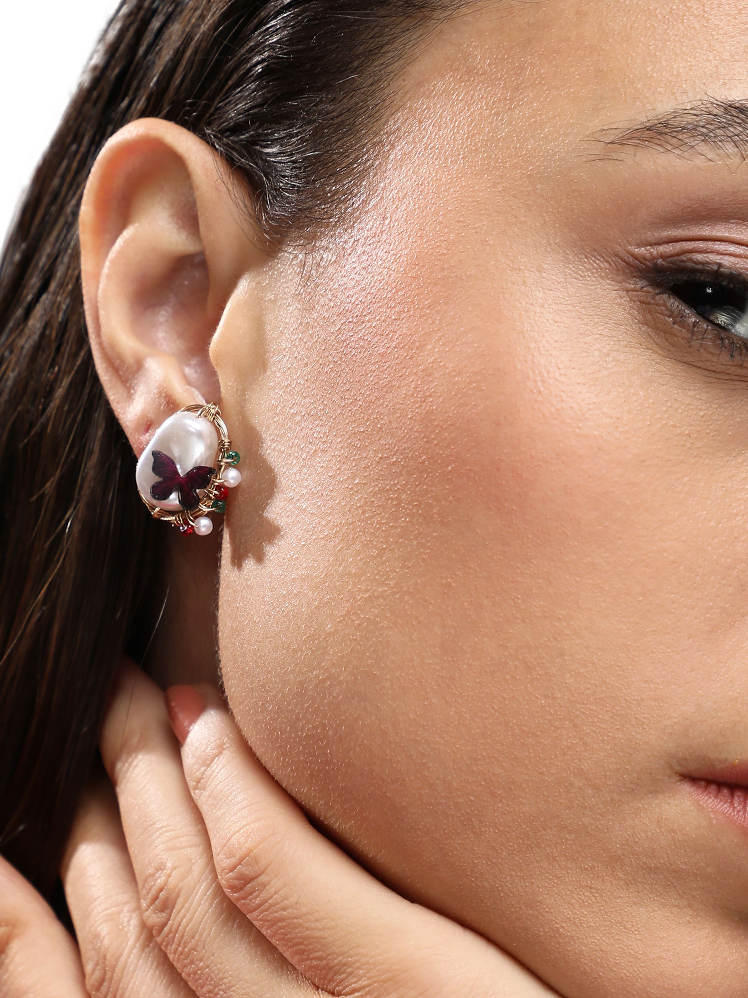 SOHI Kõrvarõngas 'Manno', värv segavärvid: eest vaates