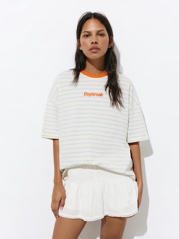Pull&Bear Shirt in White: front