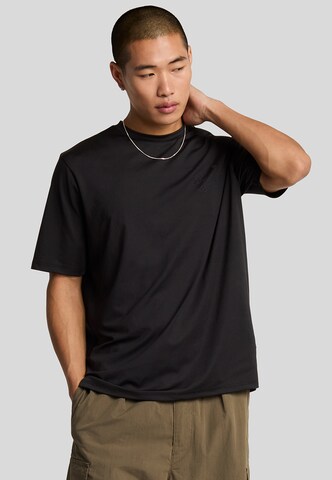 T-Shirt 'Panelled Neoprene' Lyle & Scott en noir : devant