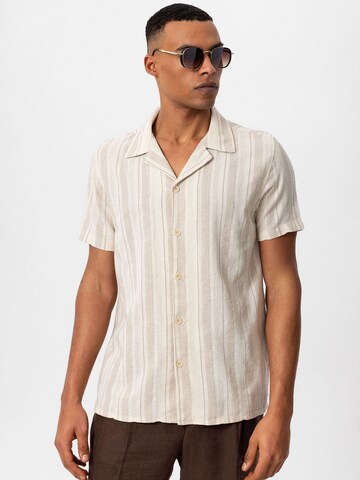 Antioch - Ajuste regular Camisa en beige