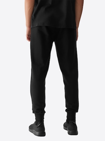 4F - Tapered Pantalón deportivo en negro