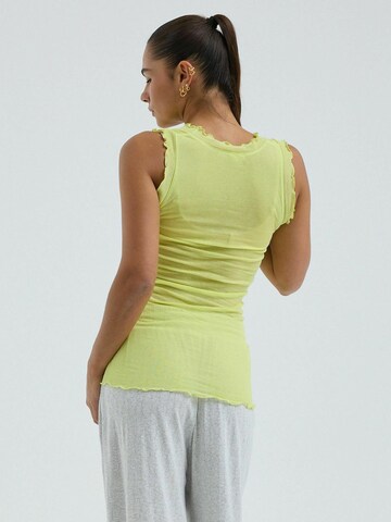 Seamless Basic Top ' Flounce ' in Gelb