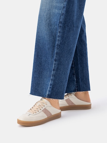 Scarpa slip-on di RYŁKO in beige