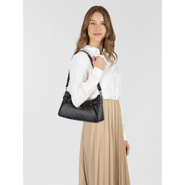 GUESS Schultertasche 'Yesba' in Schwarz: Vorderseite