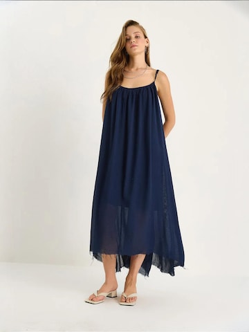 Abito estivo di Bianco Lucci in blu: frontale