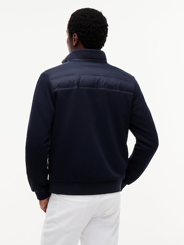 TOMMY HILFIGER Prehodna jakna 'Ess' | modra barva