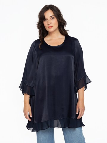 Yoek Blouse in Blauw: voorkant