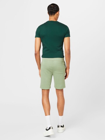 Regular Pantaloni de la GANT pe verde