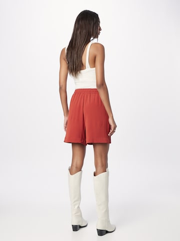 ABOUT YOU Loosefit Shorts 'Jessie' in Rot