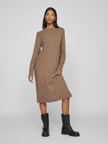 VILA - Vestido de punto en marrón: frente