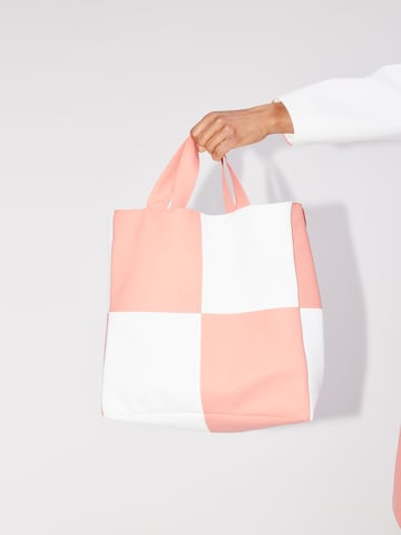 ABOUT YOU REBIRTH STUDIOS Nákupní taška 'WET' – pink