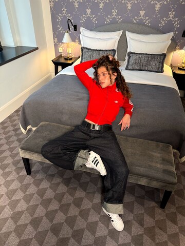 ADIDAS ORIGINALS Dressipluus 'Firebird Classic', värv punane