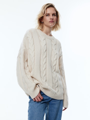 EDITED Sweater 'CAMELLIA' in Beige: front