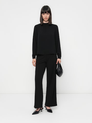 ONLY - Pierna ancha Pantalón 'ONLEVI' en negro