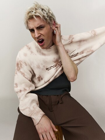 BershkaPulover - bež boja