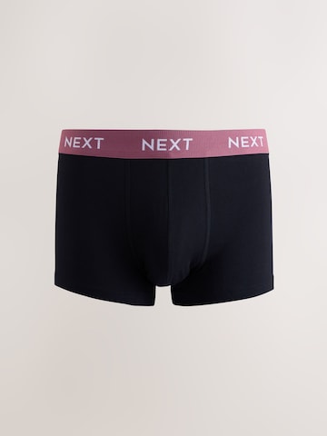 Boxeri de la Next pe negru