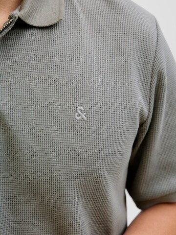 JACK & JONES Koszulka 'JJEAUSTIN' w kolorze szary