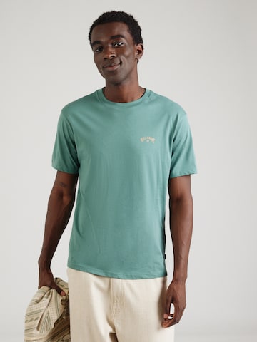 BILLABONG Футболка 'ARCH WAVE' в Зеленый