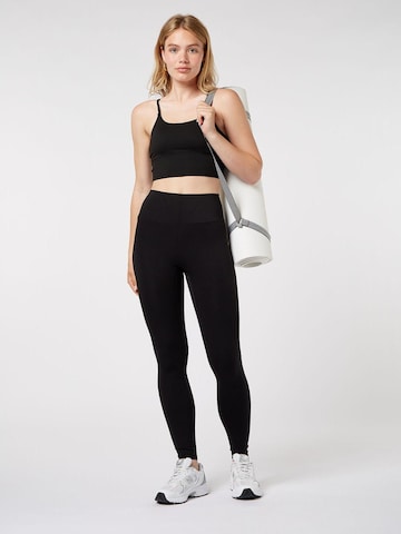YO-GAYA Skinny Leggings in Black
