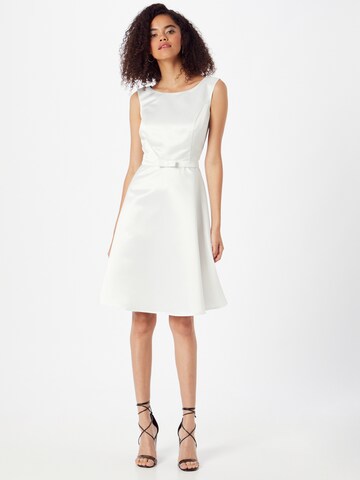 Robe de cocktail SWING en blanc