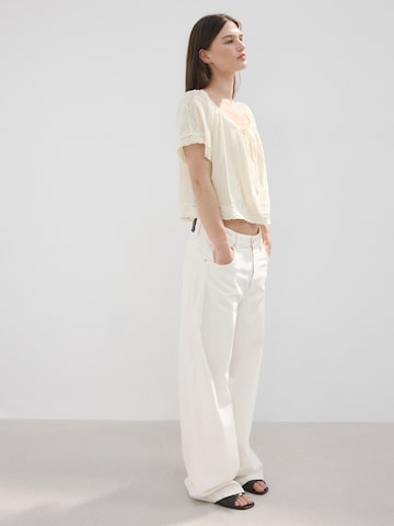 MANGO - Blusa 'EVA' en beige