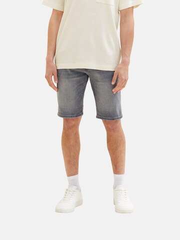 TOM TAILOR DENIM Regular Shorts in Grau: predná strana