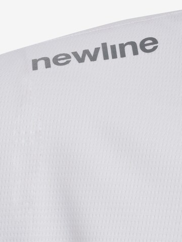 T-Shirt Newline en blanc