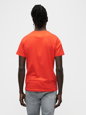 Tommy Jeans Shirt 'ESSENTIAL' in Rood