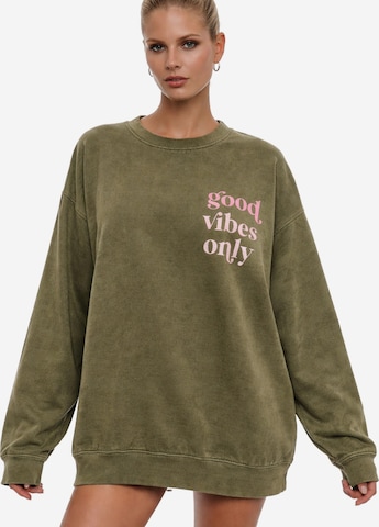 Worldclassca Sweatshirt in Grün: Vorderseite